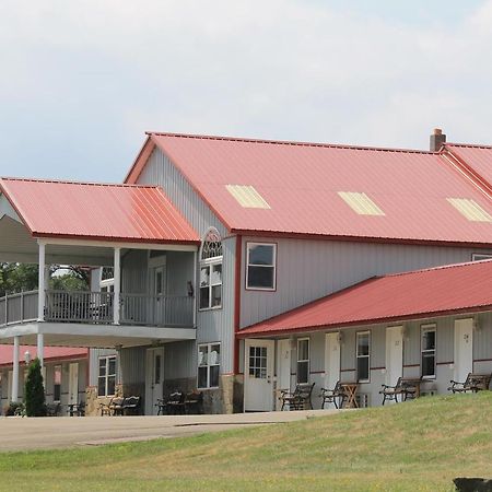 Golden Knight Inn And Suites Rock Stream Extérieur photo