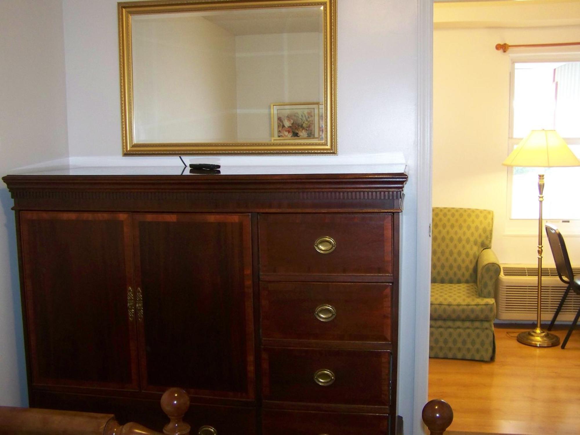 Golden Knight Inn And Suites Rock Stream Chambre photo